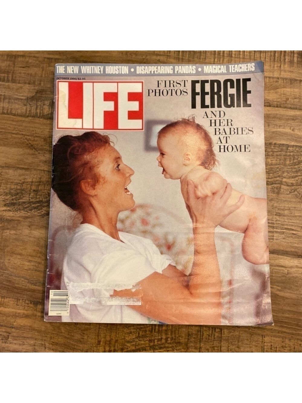 Life Magazine October 1990. First photos FERGIE and her babies @ home and more.